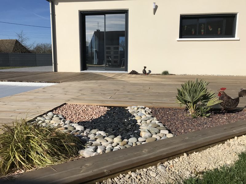 Plage piscine en bois